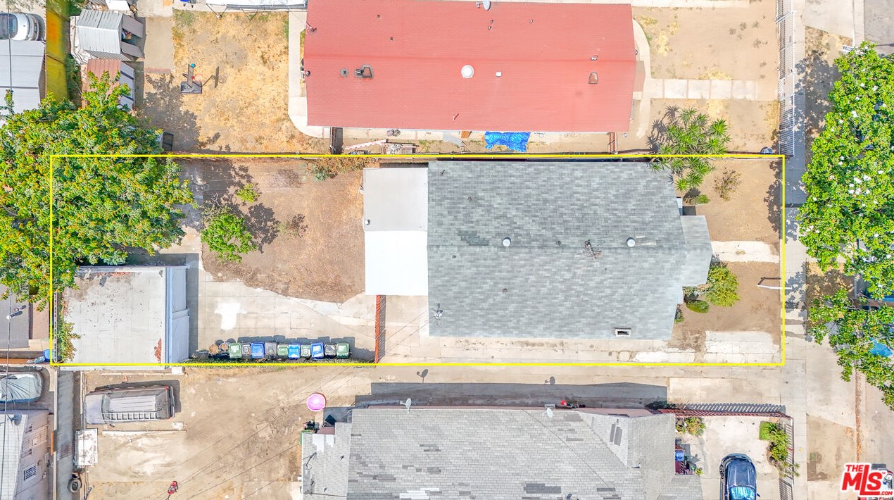 816 62nd St, Los Angeles CA  90001-1506 exterior