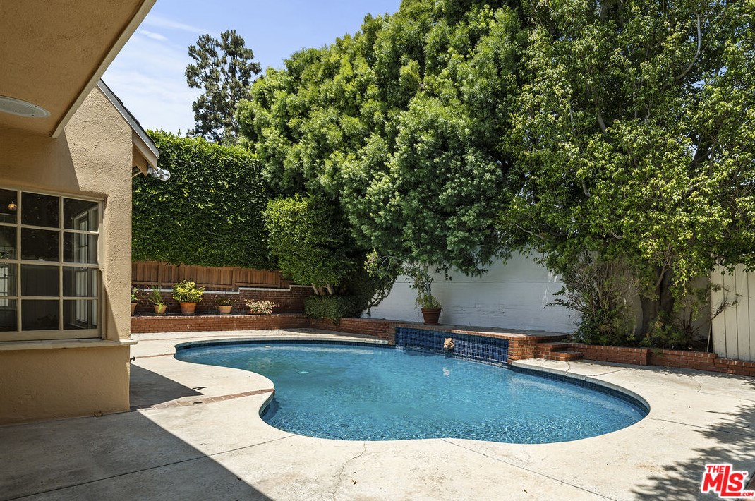 1008 Manning Ave, Los Angeles CA  90024-3221 exterior