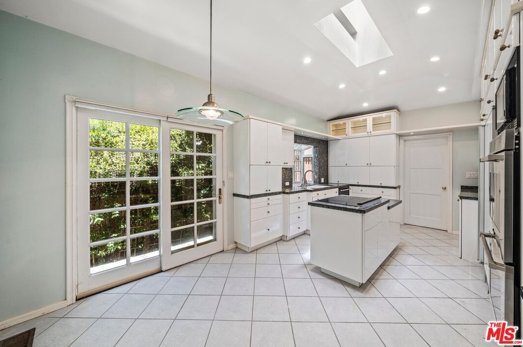1008 Manning Ave, Los Angeles CA  90024-3221 exterior