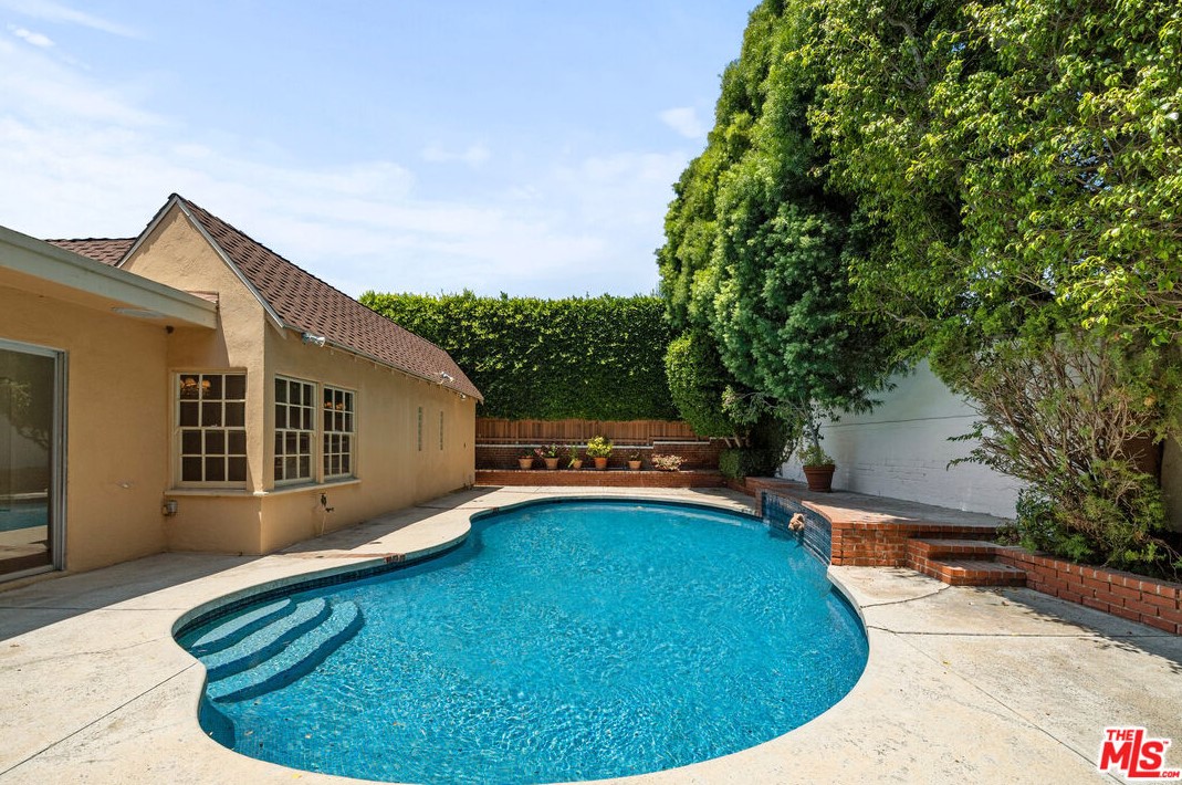 1008 Manning Ave, Los Angeles CA  90024-3221 exterior