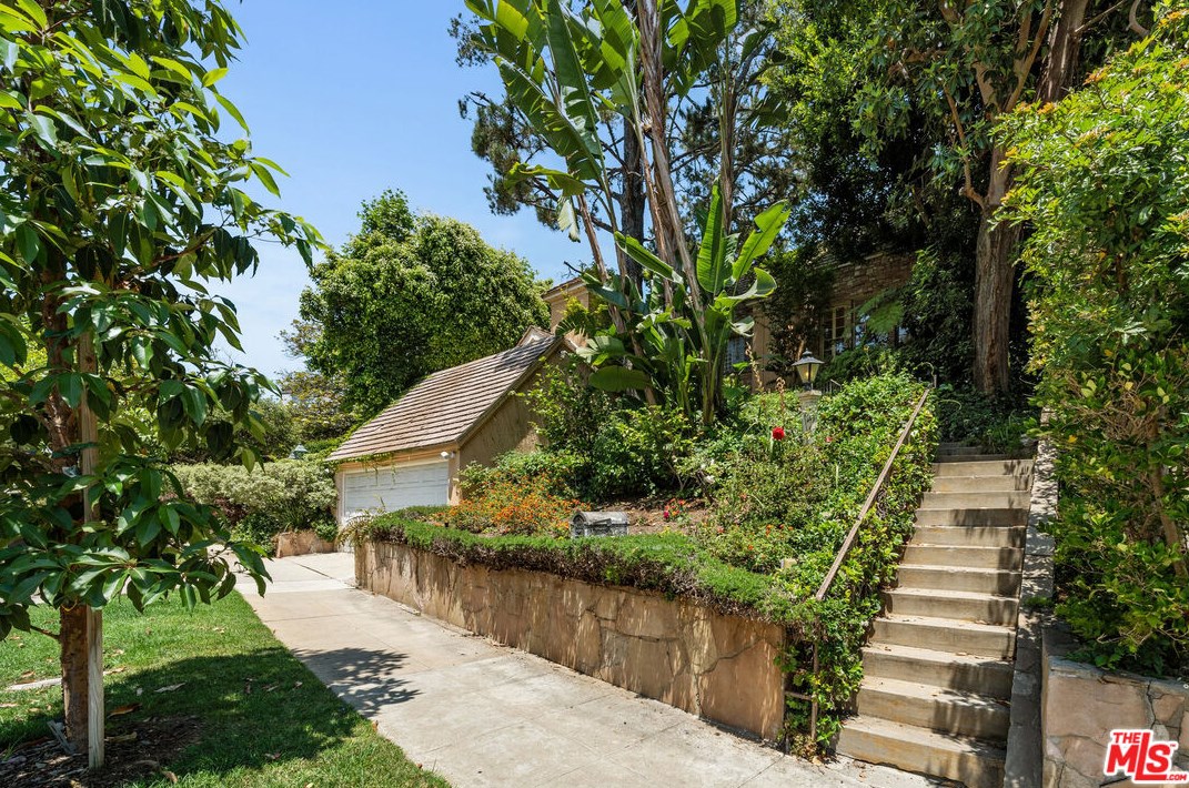1008 Manning Ave, Los Angeles CA  90024-3221 exterior