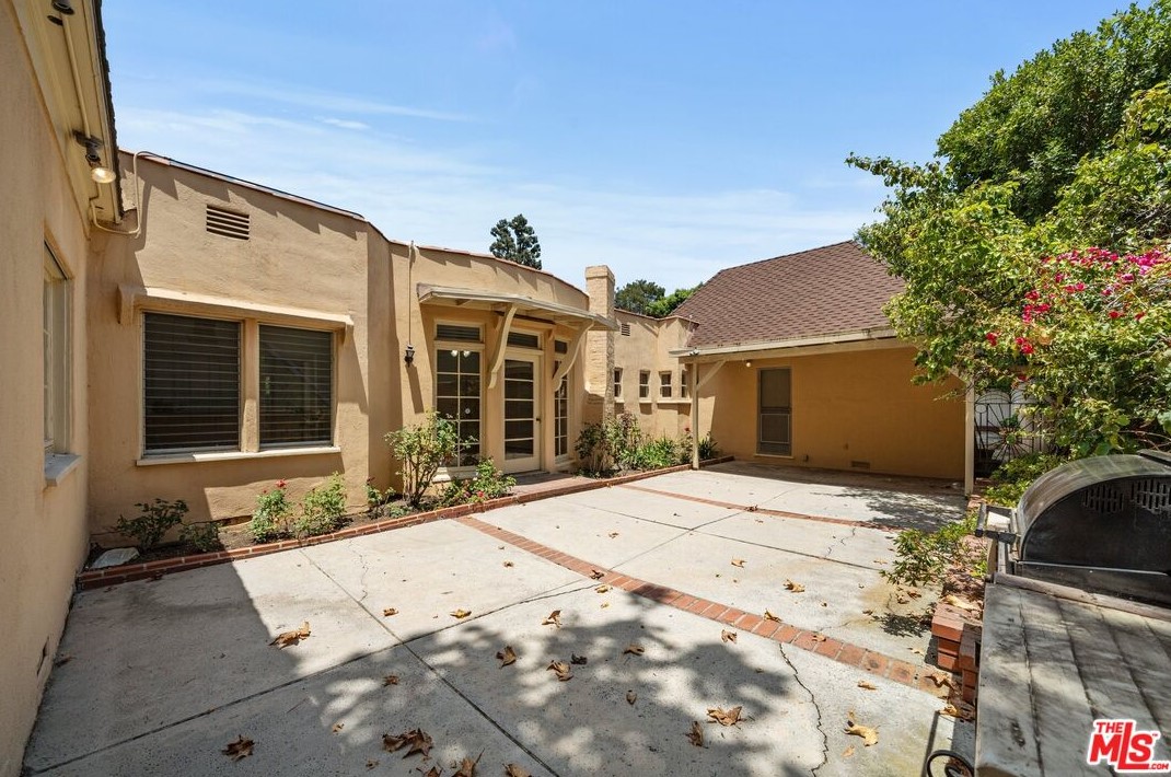 1008 Manning Ave, Los Angeles CA  90024-3221 exterior