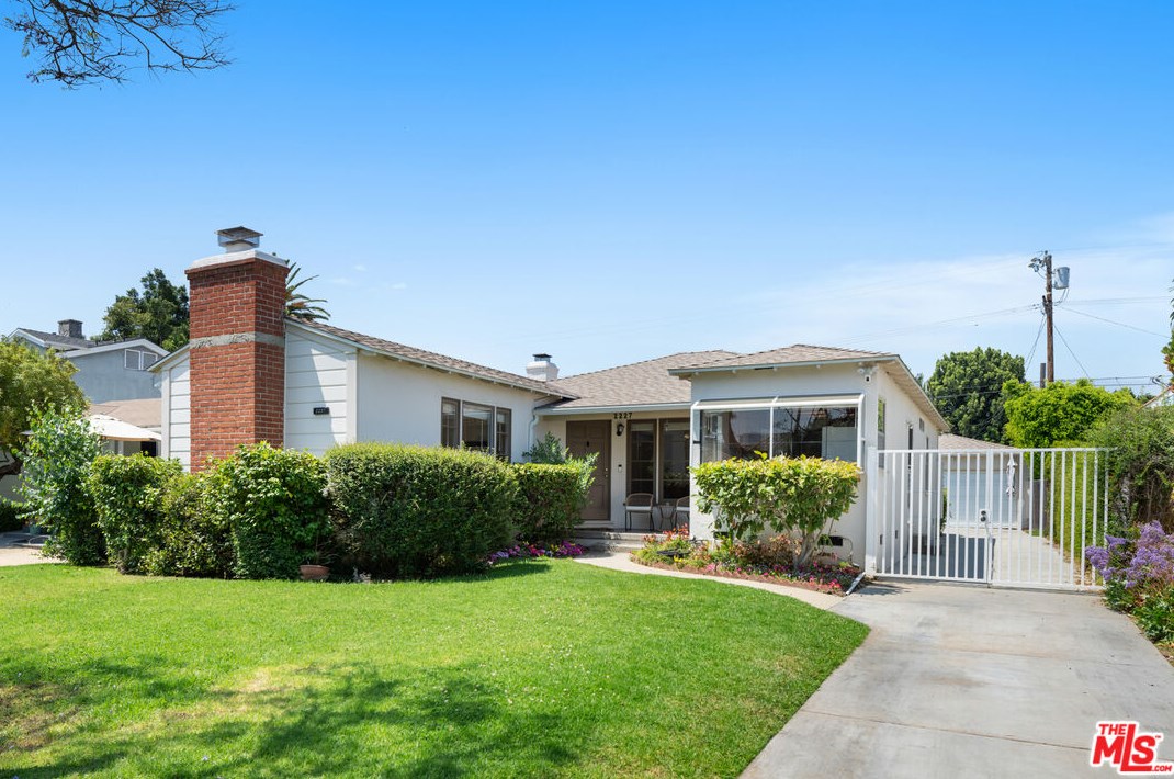 2227 Parnell Ave, Los Angeles CA  90064-2004 exterior