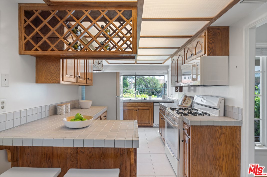 2227 Parnell Ave, Los Angeles CA  90064-2004 exterior