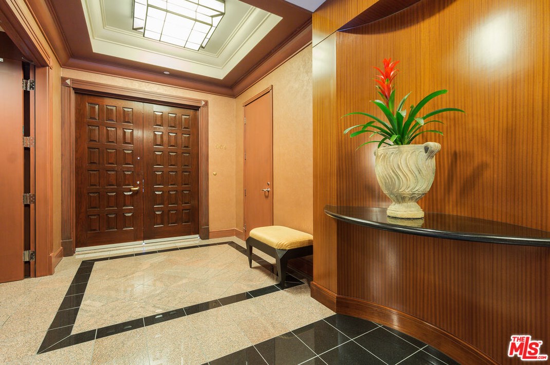 10380 Wilshire Blvd, Los Angeles CA  90024-4735 exterior