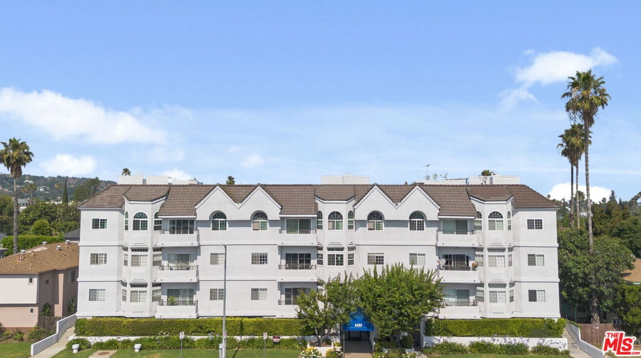 4455 Hazeltine Ave, Van Nuys CA  91423-2845 exterior