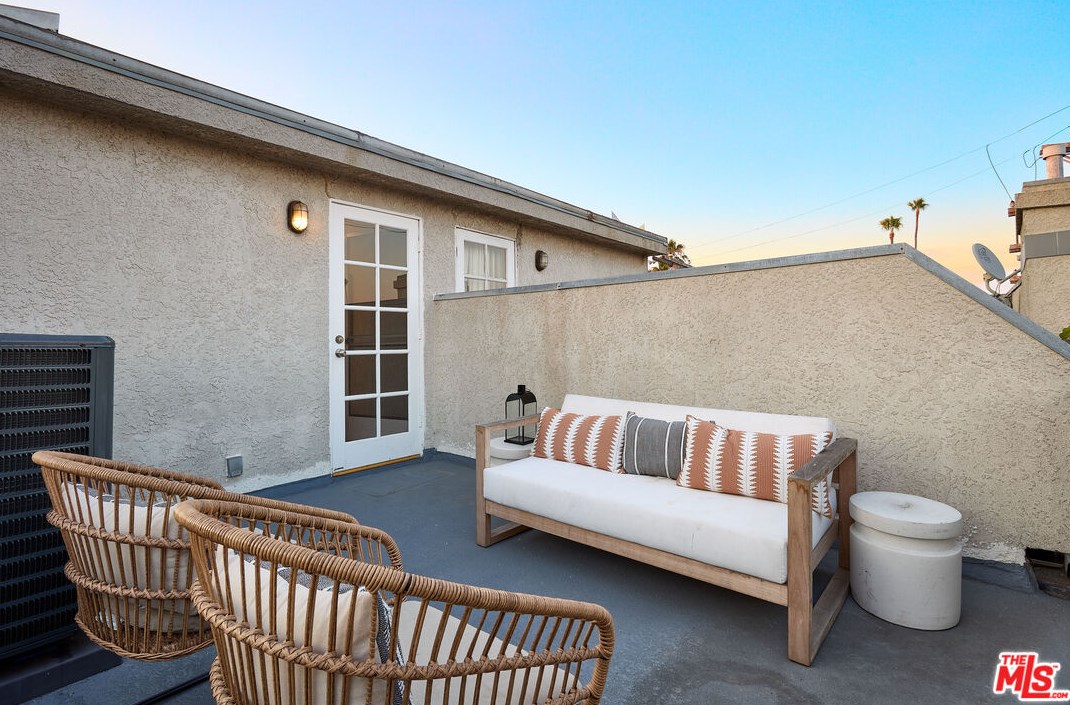3780 Ocean View Ave, Los Angeles CA  90066-3174 exterior