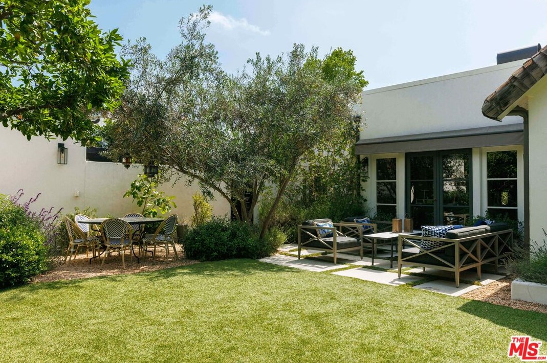 236 Larchmont Blvd, Los Angeles CA  90004-3707 exterior