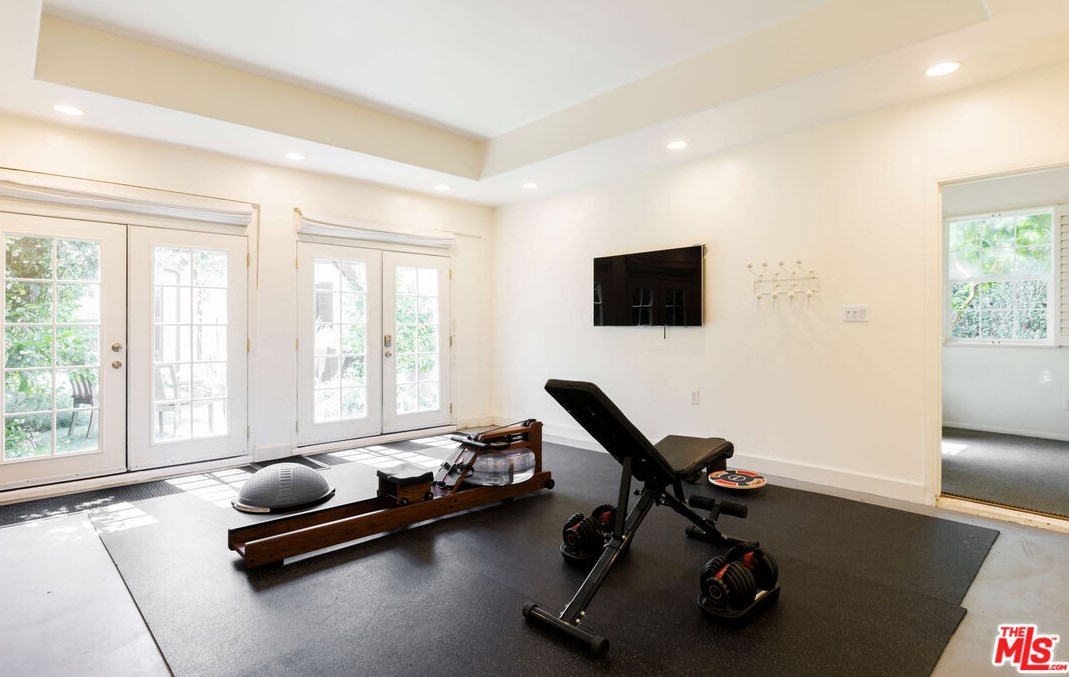 236 Larchmont Blvd, Los Angeles CA  90004-3707 exterior