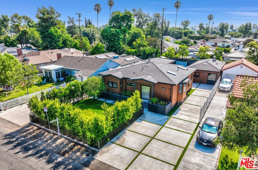 5234 Noble Ave, Van Nuys CA  91411-3906 exterior