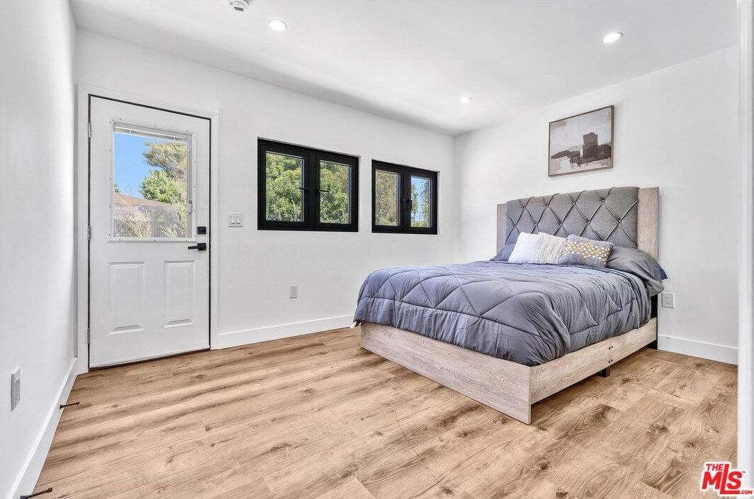 5234 Noble Ave, Van Nuys CA  91411-3906 exterior