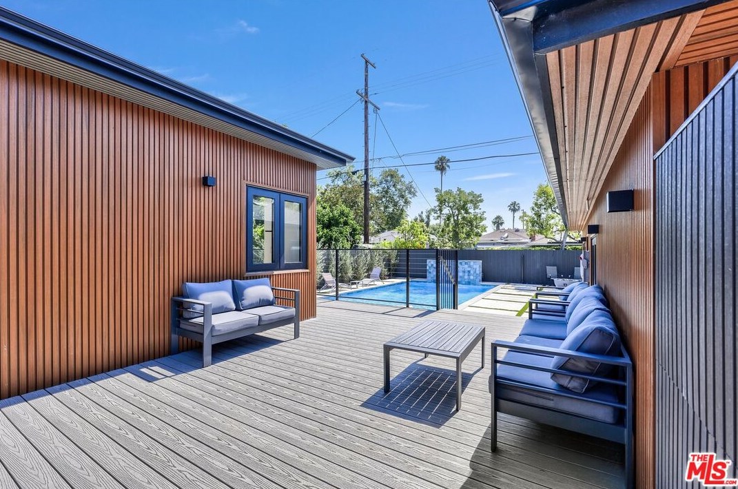 5234 Noble Ave, Van Nuys CA  91411-3906 exterior