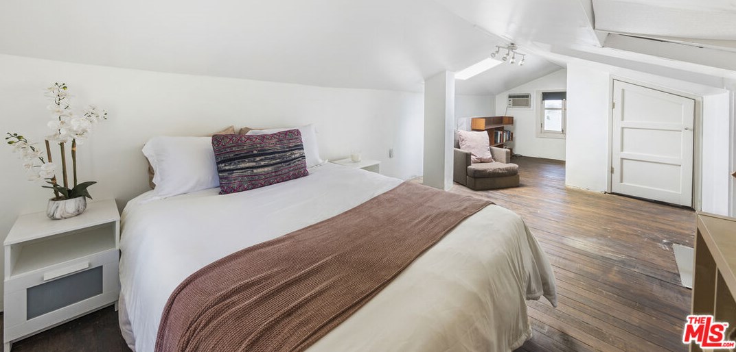 1665 Morton Ave, Los Angeles CA  90026-2611 exterior