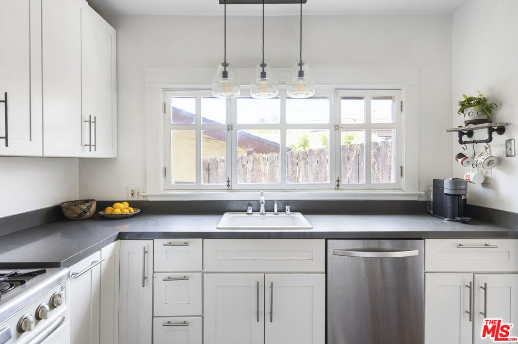 1665 Morton Ave, Los Angeles CA  90026-2611 exterior