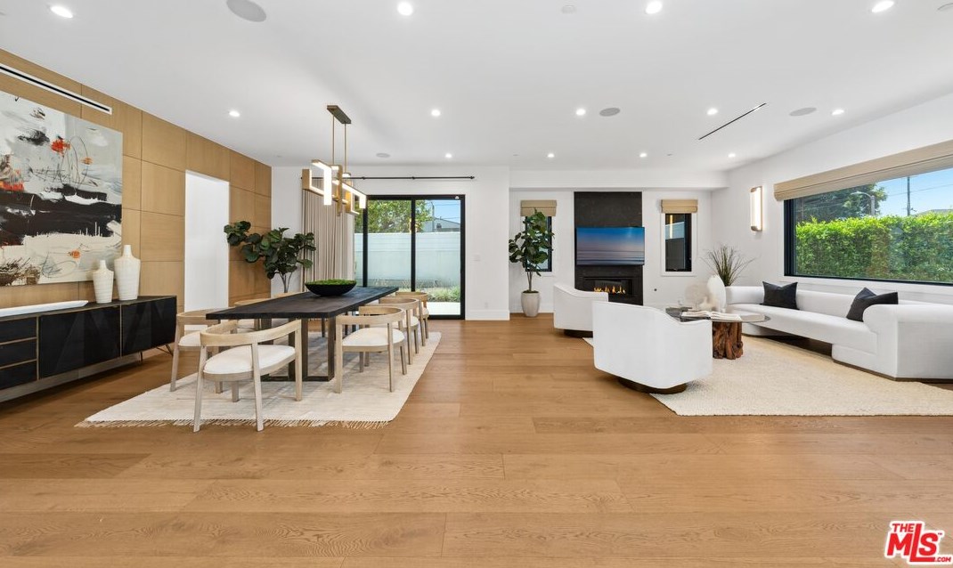 3170 Grand View Blvd, Los Angeles CA  90066-1027 exterior