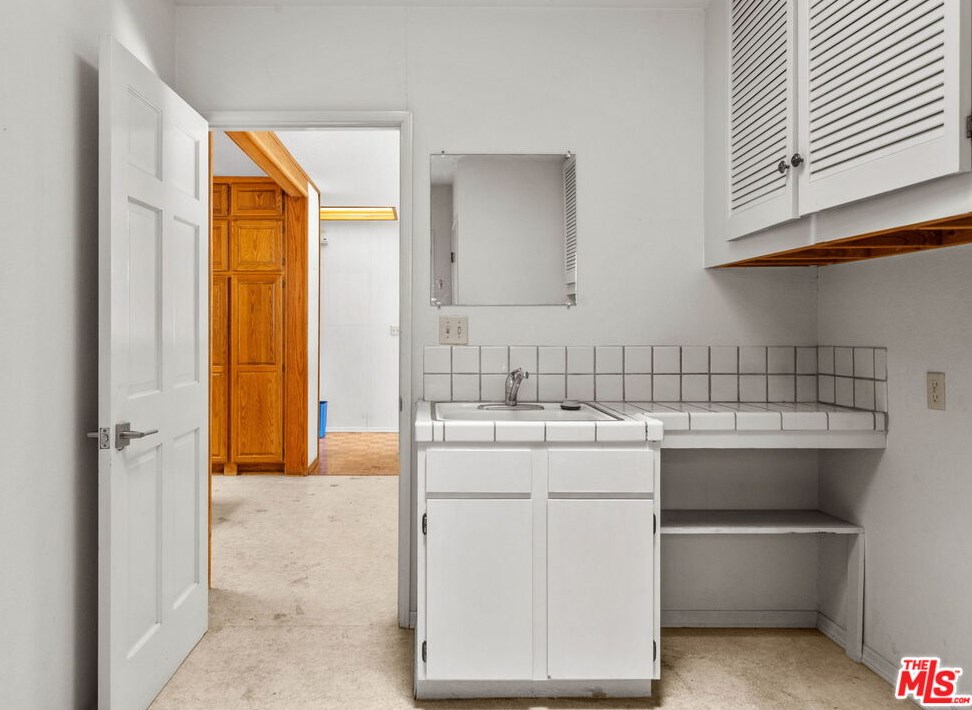 7819 Midfield Ave, Los Angeles CA  90045-3237 exterior