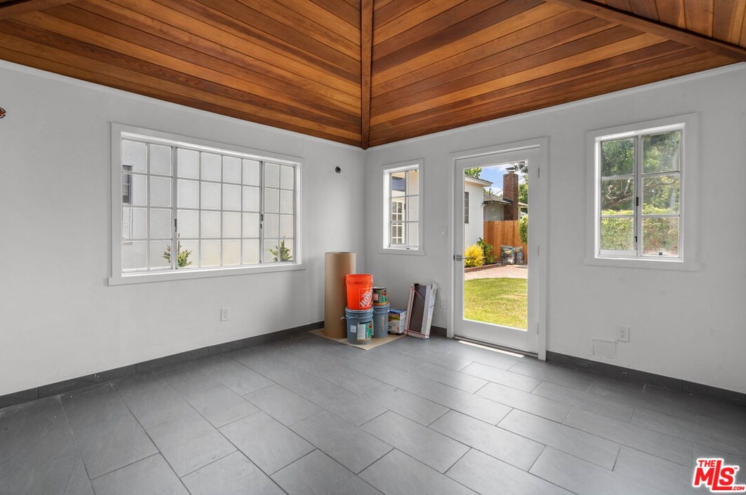 7819 Midfield Ave, Los Angeles CA  90045-3237 exterior