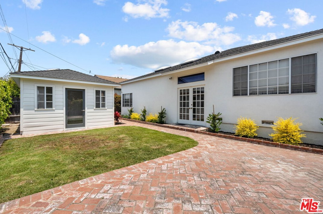 7819 Midfield Ave, Los Angeles CA  90045-3237 exterior