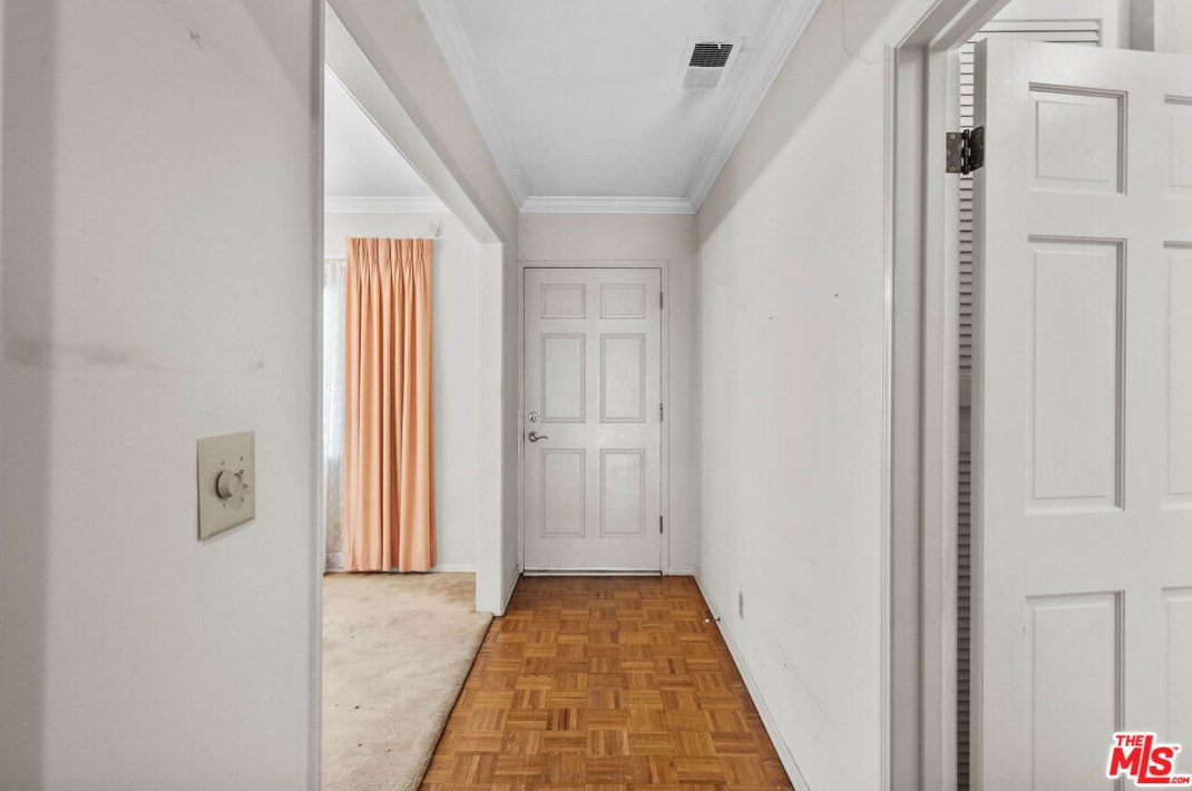 7819 Midfield Ave, Los Angeles CA  90045-3237 exterior