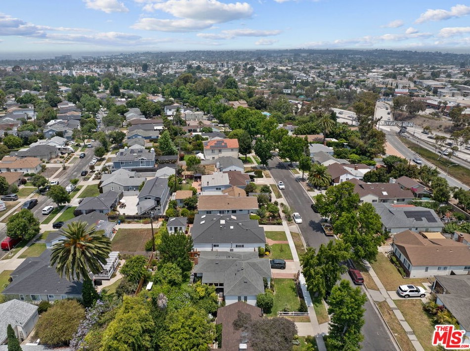 7819 Midfield Ave, Los Angeles CA  90045-3237 exterior