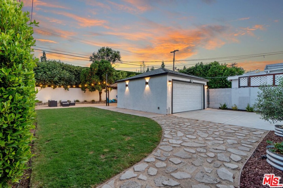 15220 Morrison St, Van Nuys CA  91403-1503 exterior