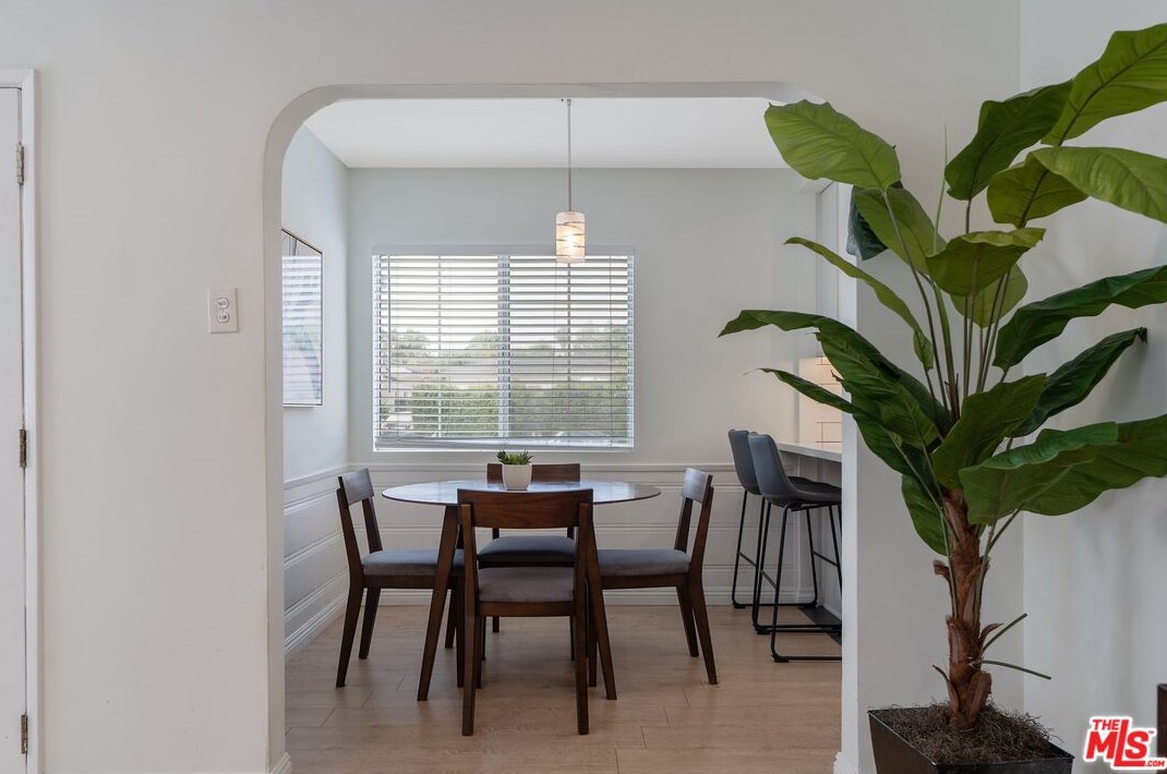 15220 Morrison St, Van Nuys CA  91403-1503 exterior