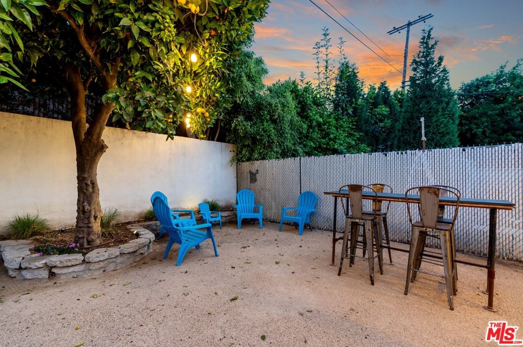 15220 Morrison St, Van Nuys CA  91403-1503 exterior