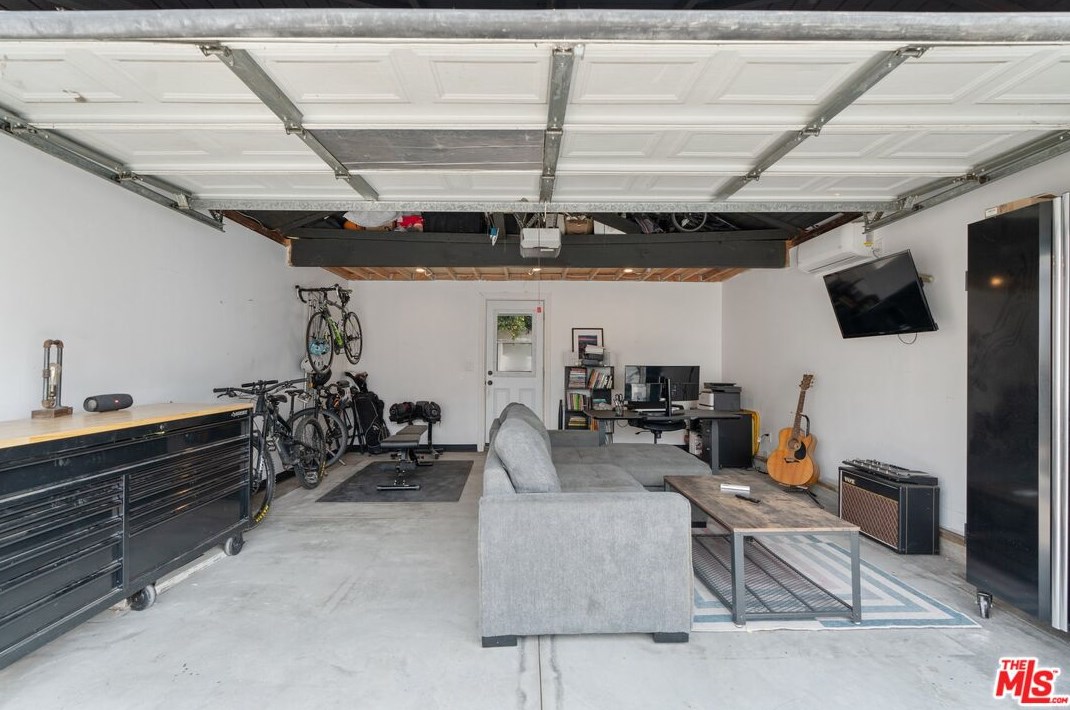 15220 Morrison St, Van Nuys CA  91403-1503 exterior