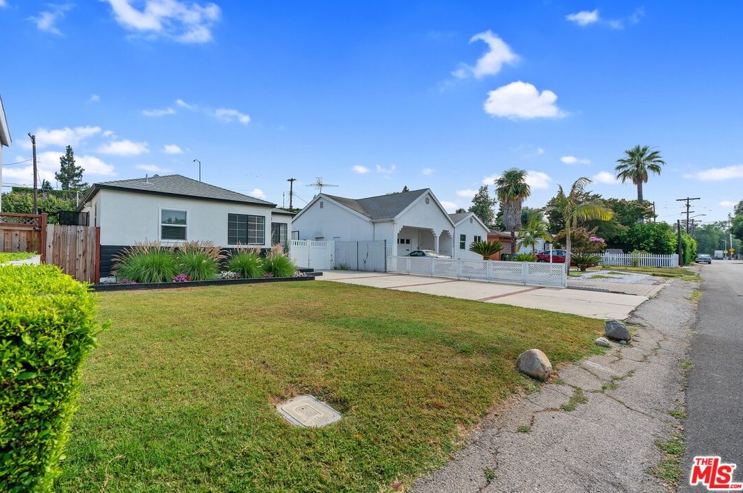 15220 Morrison St, Van Nuys CA  91403-1503 exterior