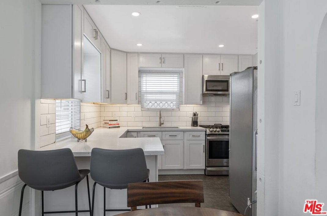 15220 Morrison St, Van Nuys CA  91403-1503 exterior