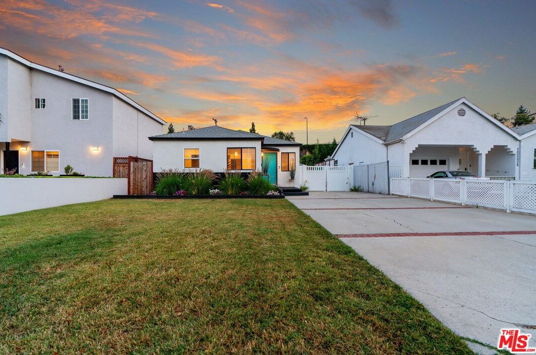 15220 Morrison St, Van Nuys CA  91403-1503 exterior