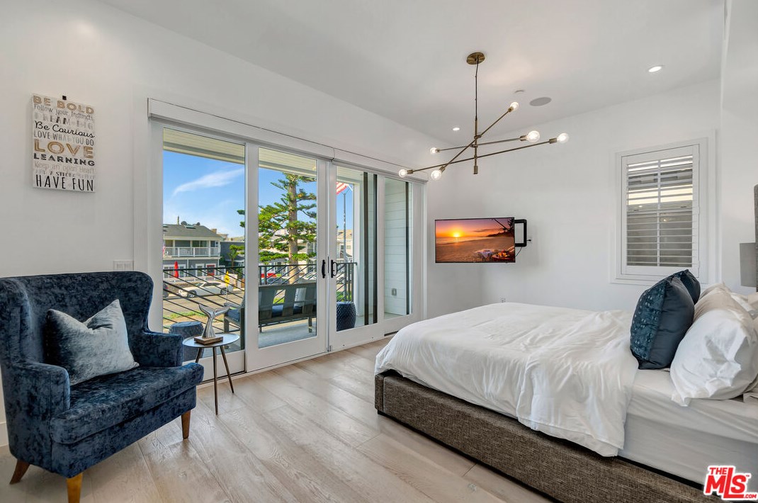 130 Balboa Blvd, Newport Beach CA  92661-1118 exterior