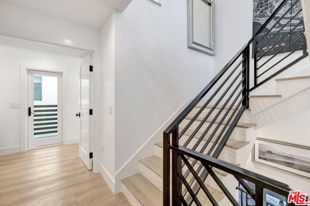 130 Balboa Blvd, Newport Beach CA  92661-1118 exterior