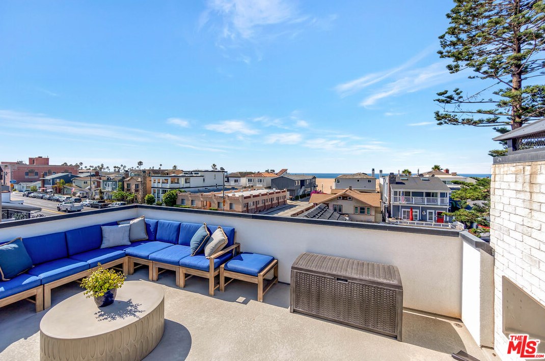 130 Balboa Blvd, Newport Beach CA  92661-1118 exterior