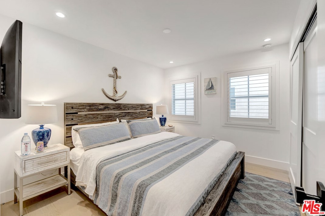 130 Balboa Blvd, Newport Beach CA  92661-1118 exterior