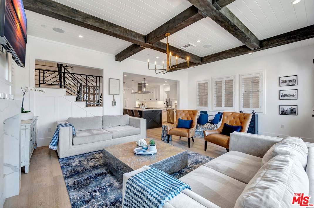 130 Balboa Blvd, Newport Beach CA  92661-1118 exterior