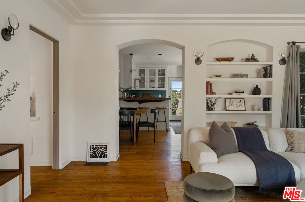 1716 Dillon St, Los Angeles CA  90026-1114 exterior