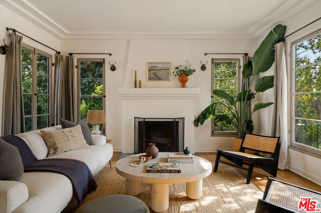 1716 Dillon St, Los Angeles CA  90026-1114 exterior