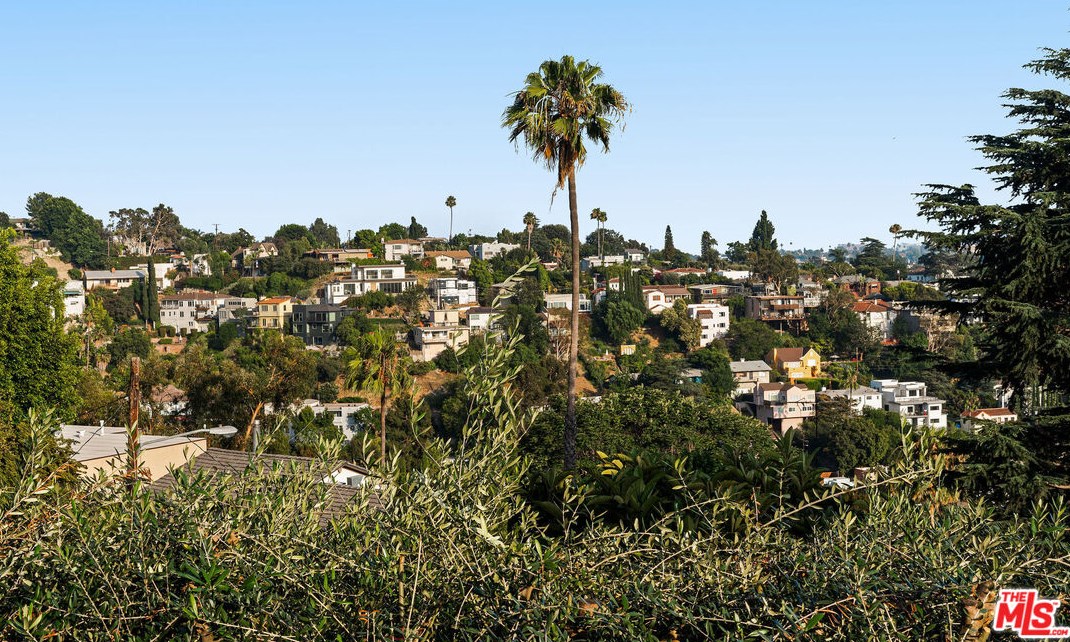 1716 Dillon St, Los Angeles CA  90026-1114 exterior