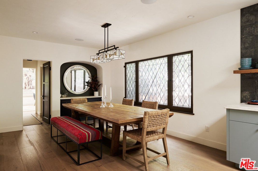 1725 Mount Olympus Dr, Los Angeles CA  90046-2034 exterior