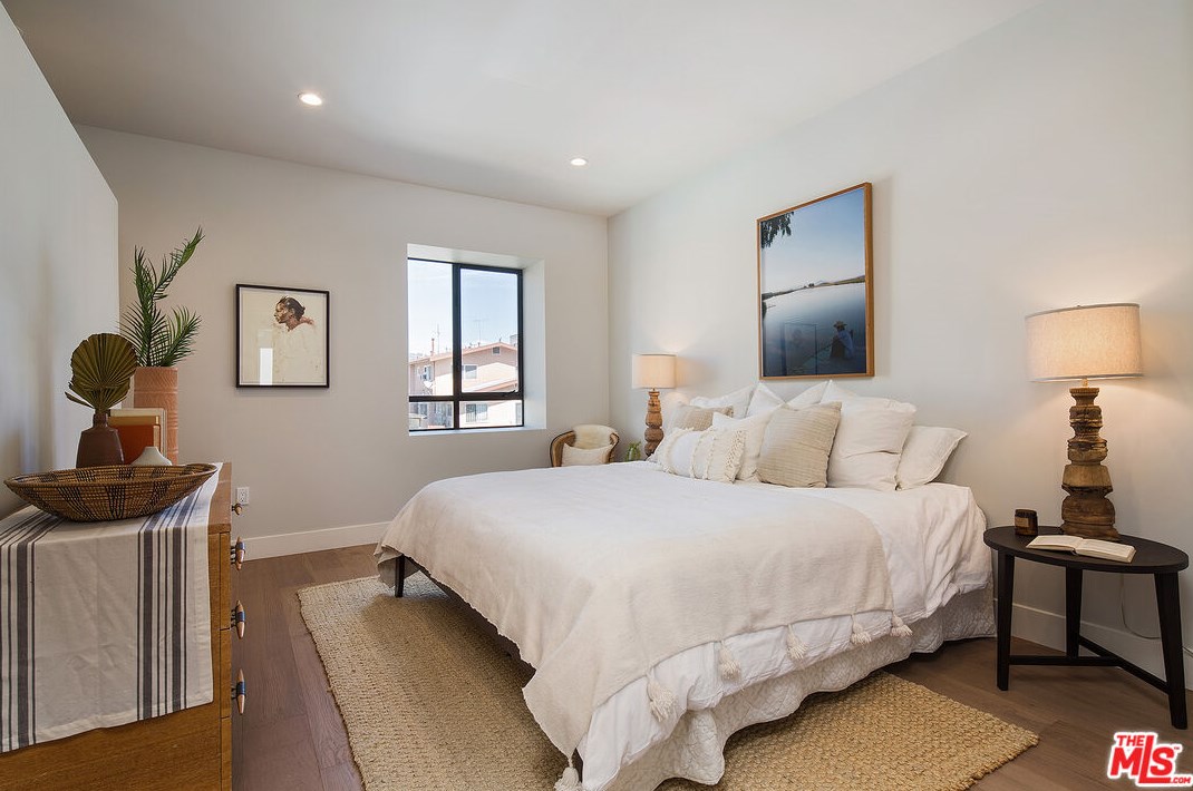 5014 Rosewood Ave, Los Angeles CA  90004-1613 exterior