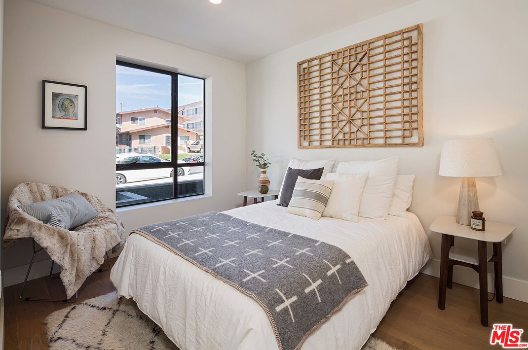 5014 Rosewood Ave, Los Angeles CA  90004-1613 exterior