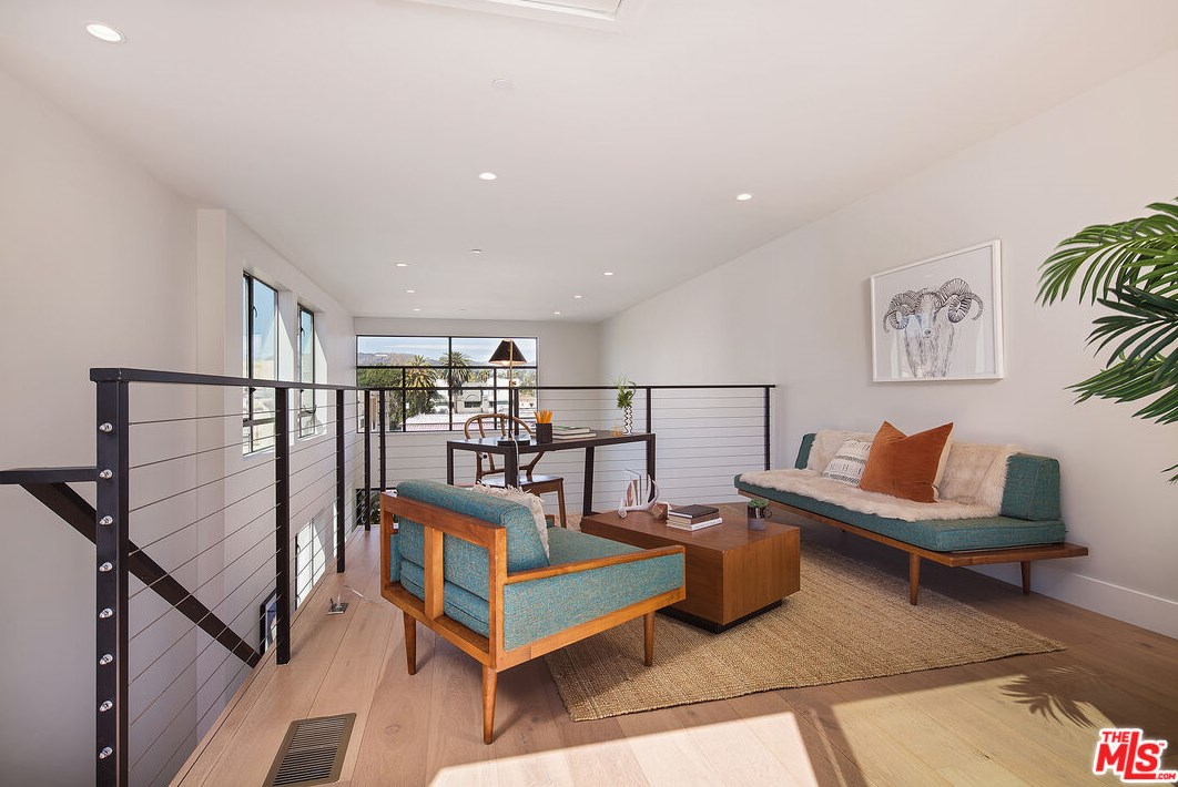 5014 Rosewood Ave, Los Angeles CA  90004-1613 exterior