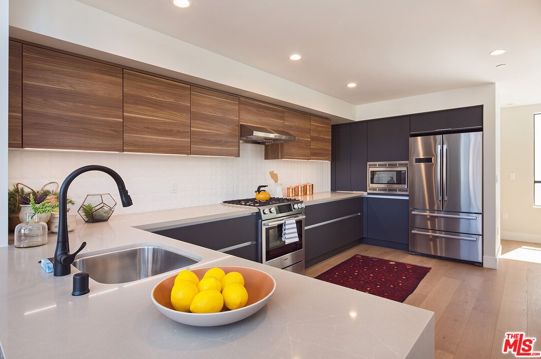 5014 Rosewood Ave, Los Angeles CA  90004-1613 exterior