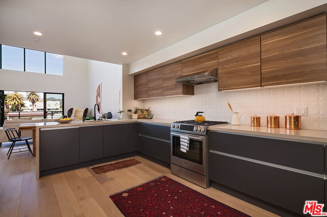 5014 Rosewood Ave, Los Angeles CA  90004-1613 exterior