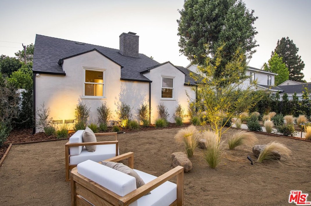 4845 Matilija Ave, Van Nuys CA  91423-2422 exterior