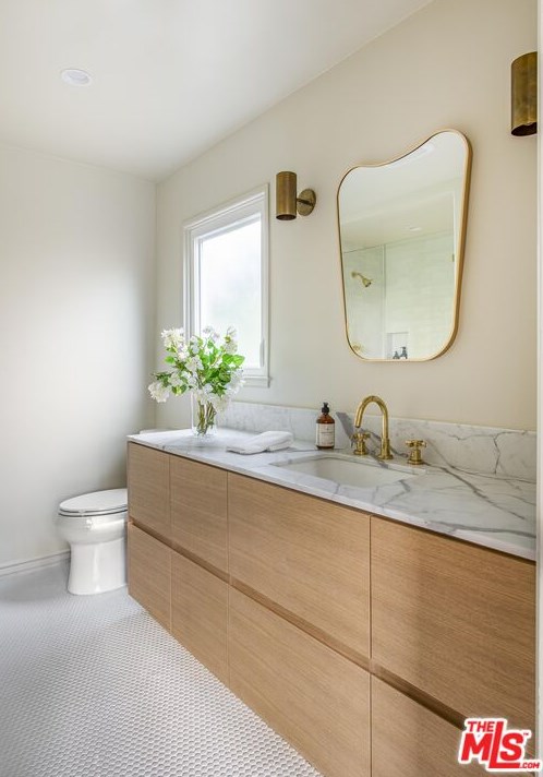 4845 Matilija Ave, Van Nuys CA  91423-2422 exterior