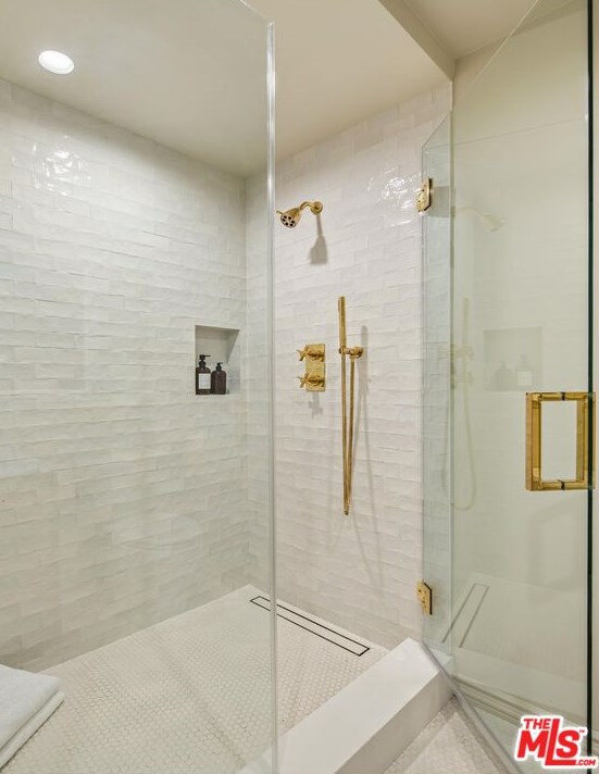 4845 Matilija Ave, Van Nuys CA  91423-2422 exterior