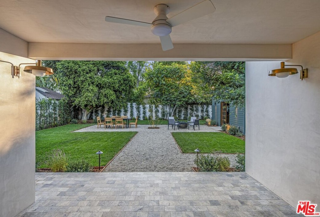 4845 Matilija Ave, Van Nuys CA  91423-2422 exterior