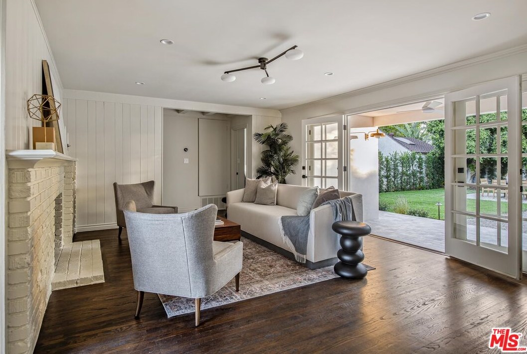 4845 Matilija Ave, Van Nuys CA  91423-2422 exterior